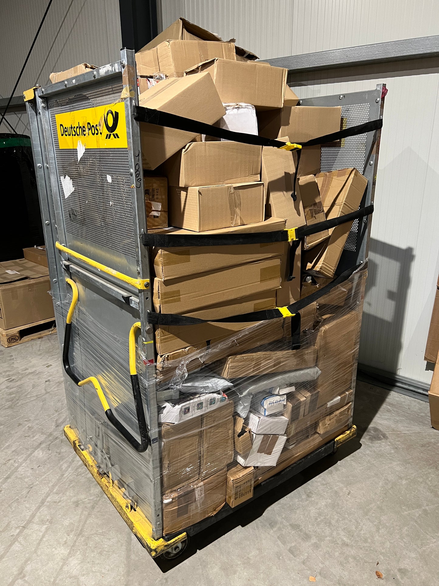 Ungeprüfte DHL Ware vom Rollwagen - Größe M, L, XL